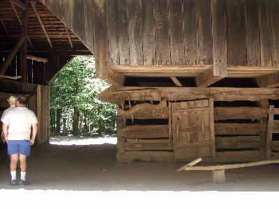 Cantilever barn