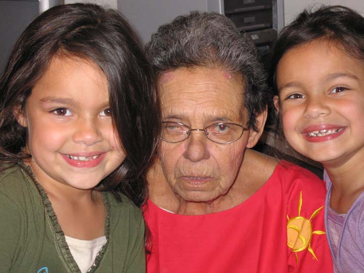 girls_grandma